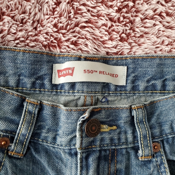 Levi's 550 Relaxed Shorts - Picture 2 of 9